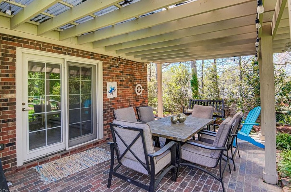 1405 Wales Dr, High Point NC  27262-7340 exterior