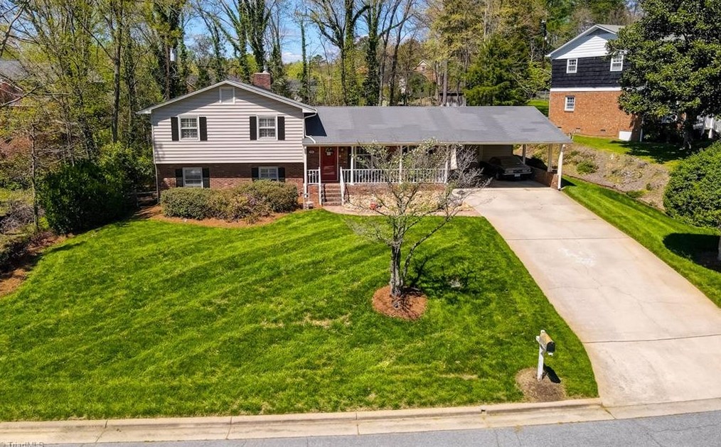 1405 Wales Dr, High Point NC  27262-7340 exterior