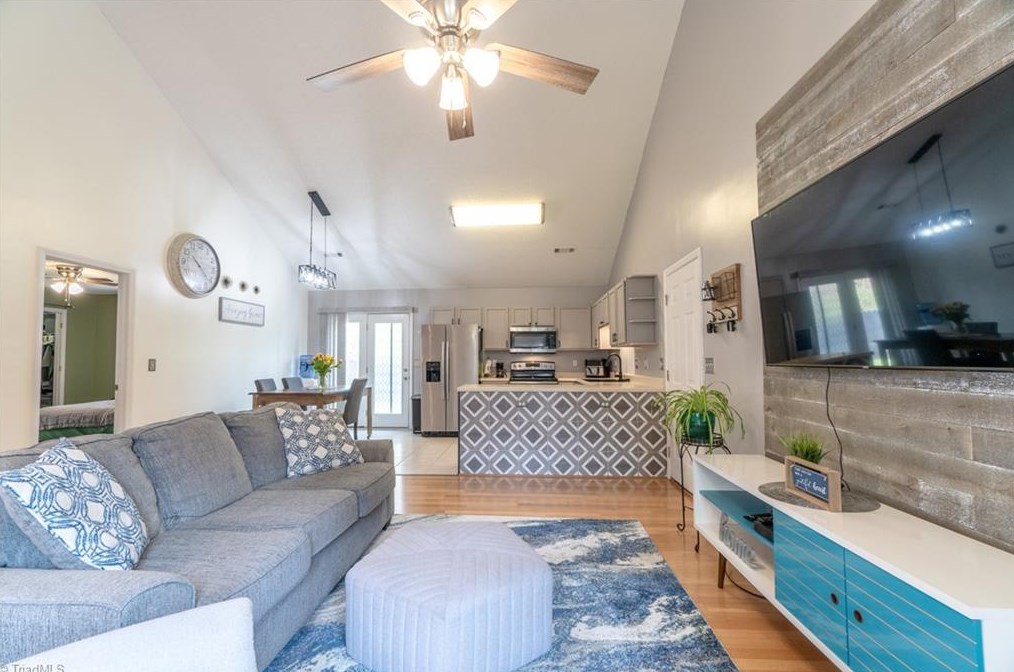 1460 Lewisburg Pointe Dr, Clemmons NC  27012-7418 exterior