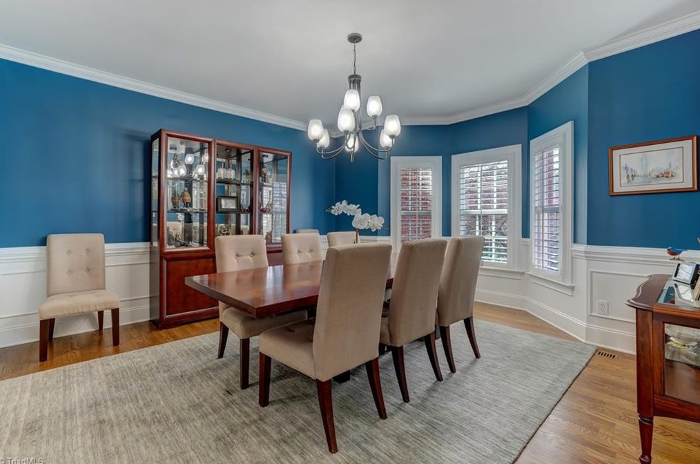 2002 Rockglen Ln, Greensboro NC  27410-2169 exterior