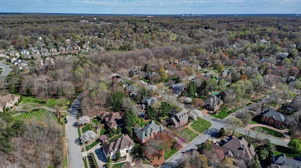 2002 Rockglen Ln, Greensboro NC  27410-2169 exterior