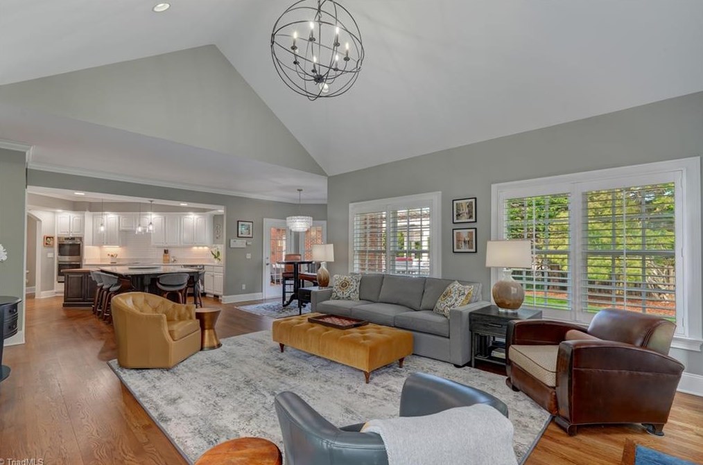 2002 Rockglen Ln, Greensboro NC  27410-2169 exterior