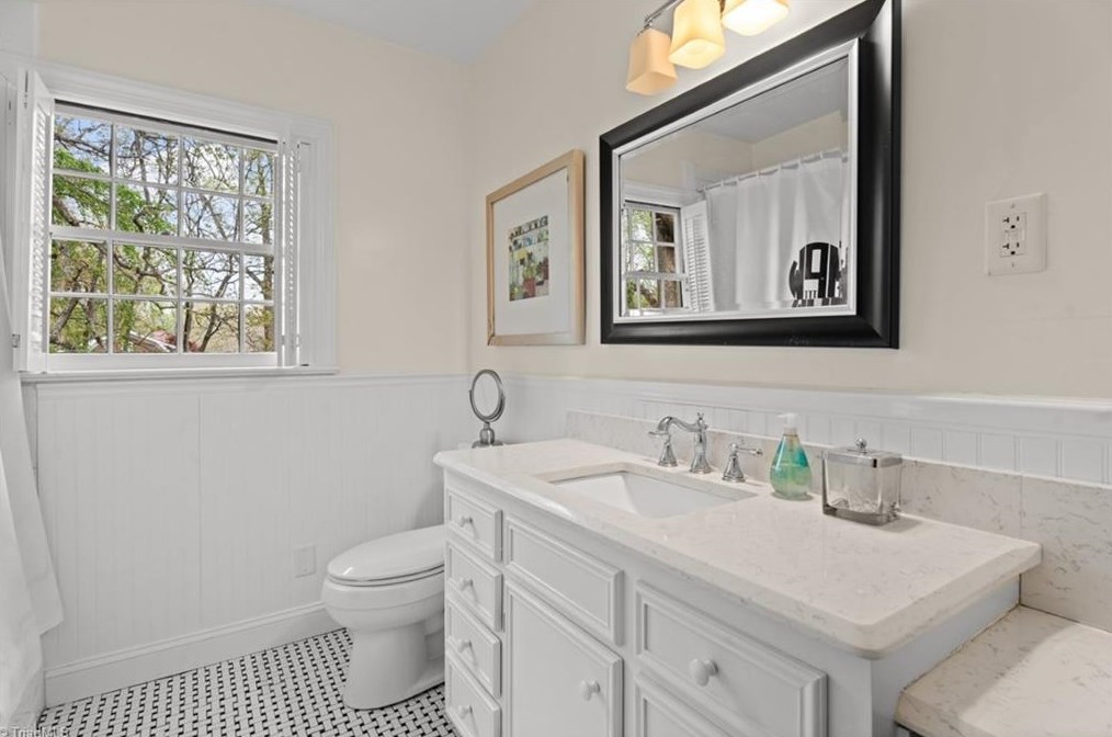 3239 Vly Rd, Winston Salem NC  27106-2529 exterior