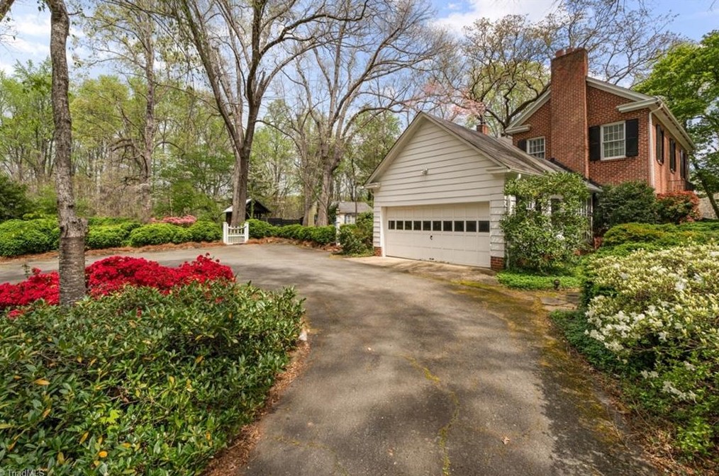 3239 Vly Rd, Winston Salem NC  27106-2529 exterior