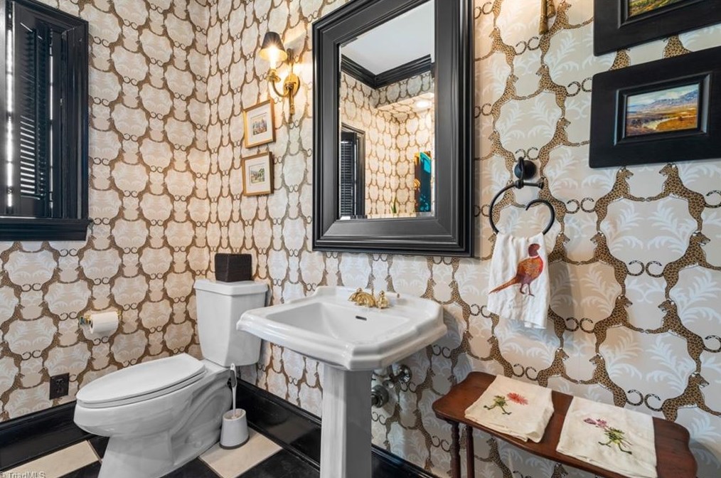 3239 Vly Rd, Winston Salem NC  27106-2529 exterior