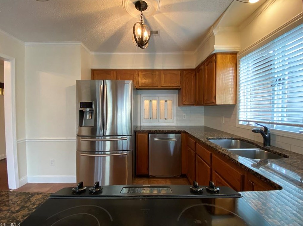124 Breckindale Cir, Winston Salem NC  27104-4461 exterior