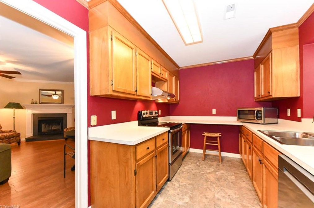 1202 Watermark Ct, High Point NC 27265-2332 exterior