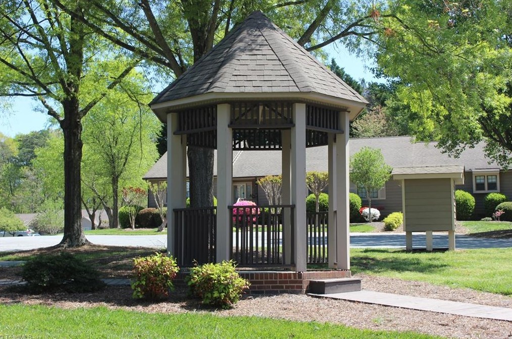 1202 Watermark Ct, High Point NC 27265-2332 exterior