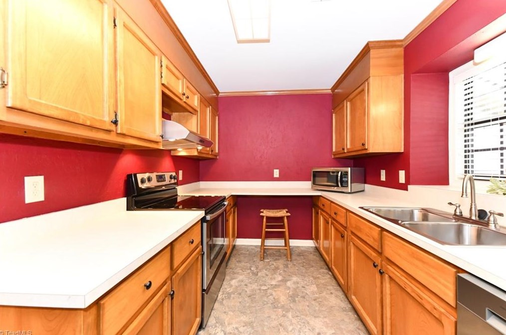 1202 Watermark Ct, High Point NC 27265-2332 exterior