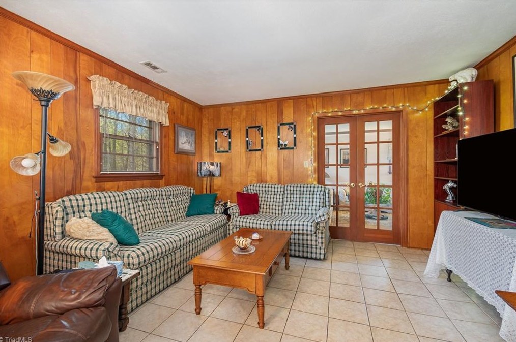 3019 Joan Ave, Greensboro NC  27455-1646 exterior