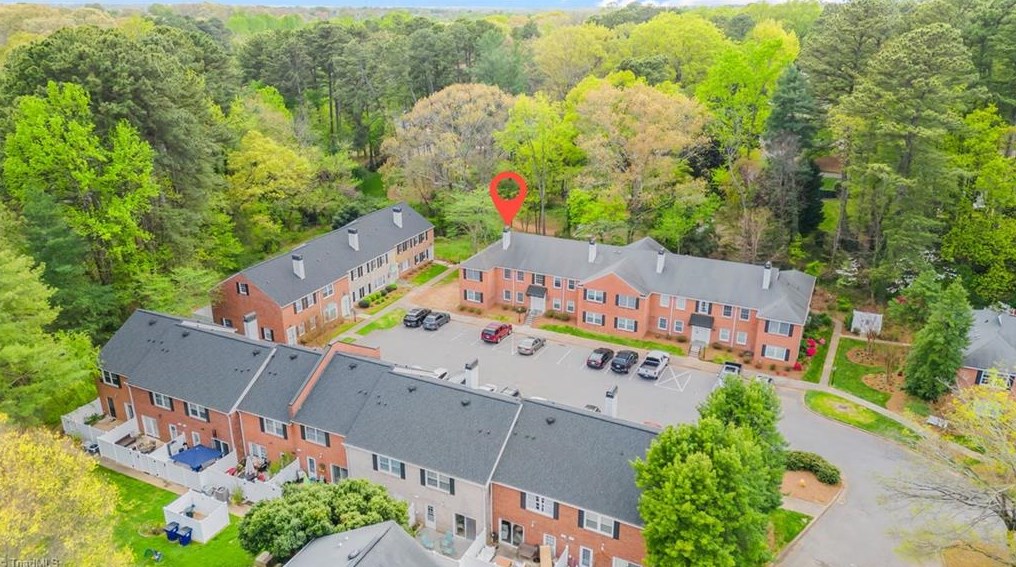 345 Hanover Arms Ct, Winston Salem NC  27104-4151 exterior