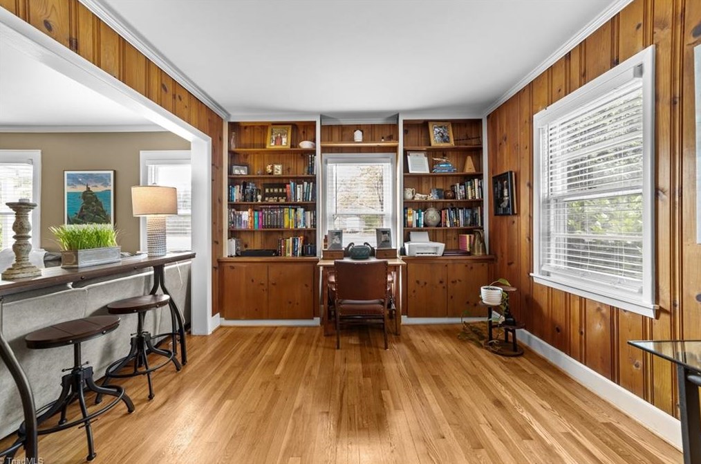 5010 Friendly Ave, Greensboro NC  27410-4336 exterior