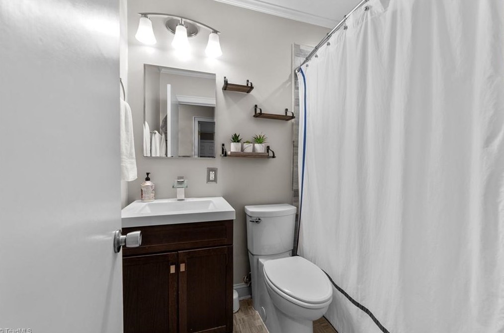 5010 Friendly Ave, Greensboro NC  27410-4336 exterior