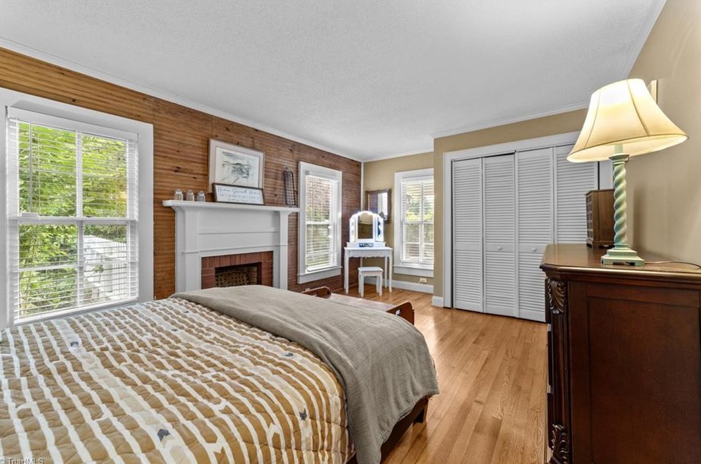 5010 Friendly Ave, Greensboro NC  27410-4336 exterior