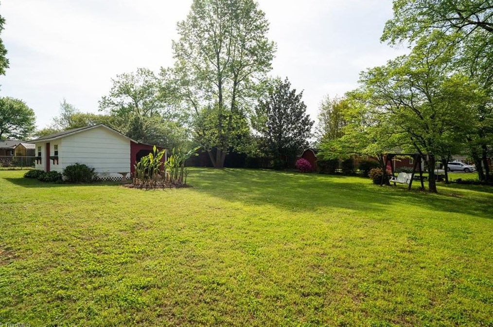 5603 Virgilwood Dr, Greensboro NC  27409-2227 exterior