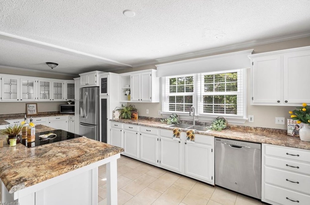 5603 Virgilwood Dr, Greensboro NC  27409-2227 exterior