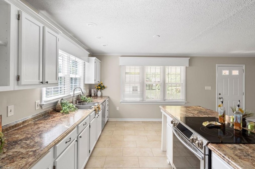 5603 Virgilwood Dr, Greensboro NC  27409-2227 exterior