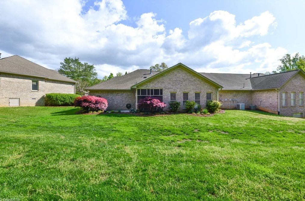 7 Annalisa Dr, Greensboro NC  27455-3317 exterior