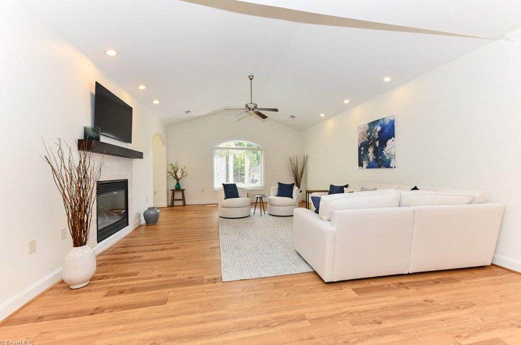 7 Annalisa Dr, Greensboro NC  27455-3317 exterior