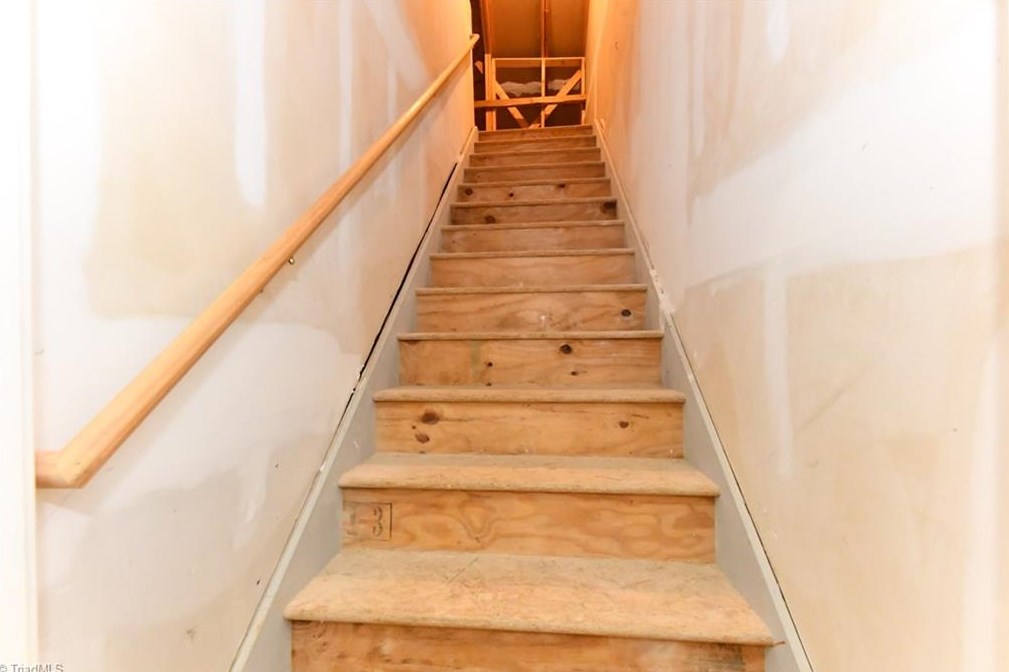 7 Annalisa Dr, Greensboro NC  27455-3317 exterior