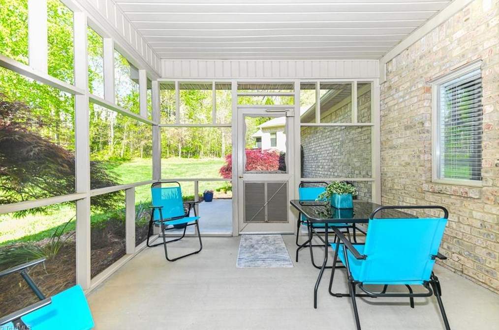 7 Annalisa Dr, Greensboro NC  27455-3317 exterior