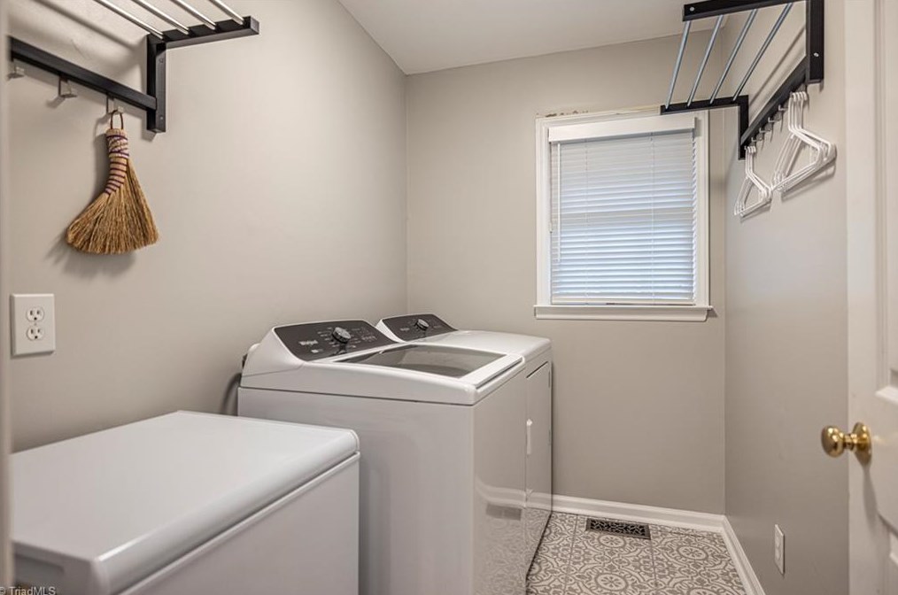 713 Huntington Dr, High Point NC  27262-4524 exterior