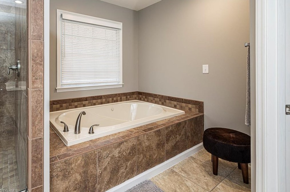 713 Huntington Dr, High Point NC  27262-4524 exterior