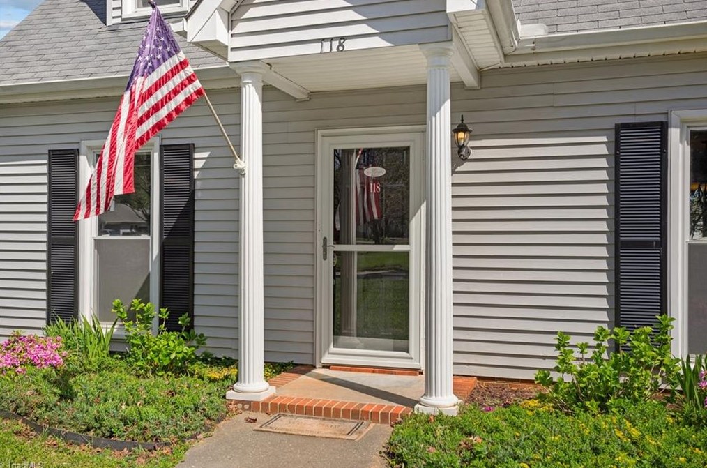 118 Cambridge Square Ln, Kernersville NC  27284-2312 exterior