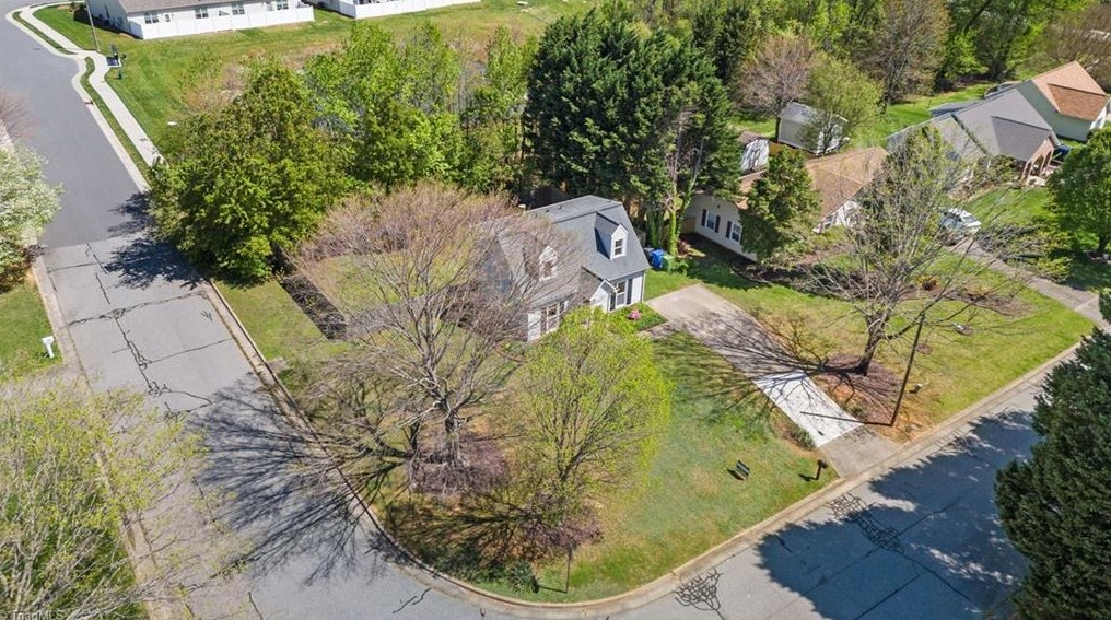 118 Cambridge Square Ln, Kernersville NC  27284-2312 exterior