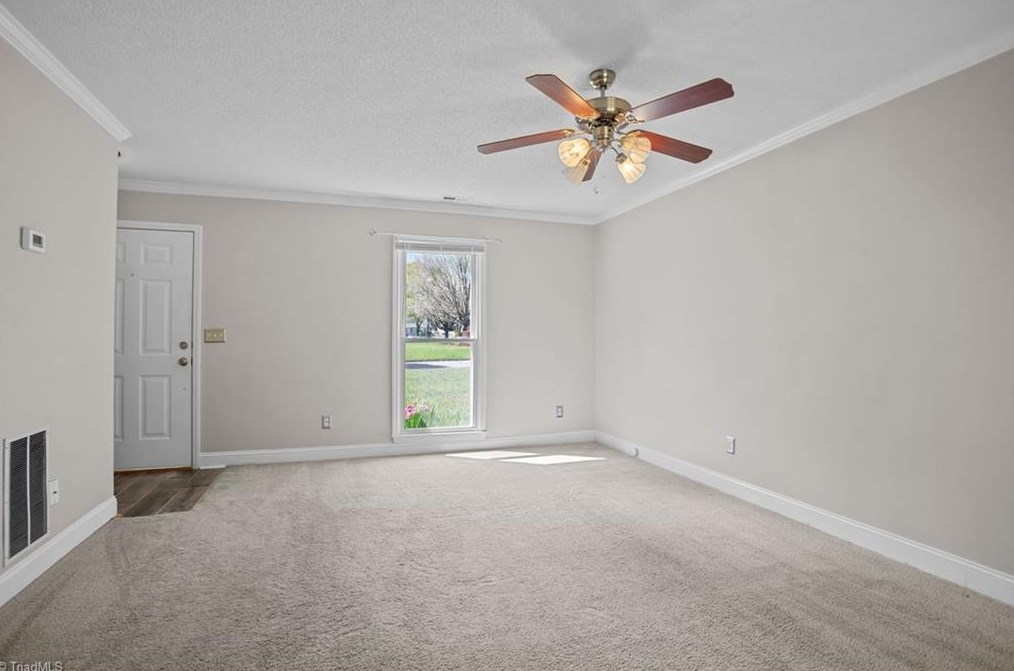 118 Cambridge Square Ln, Kernersville NC  27284-2312 exterior