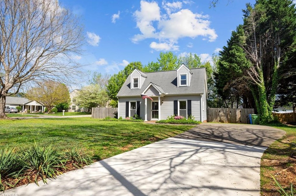 118 Cambridge Square Ln, Kernersville NC  27284-2312 exterior