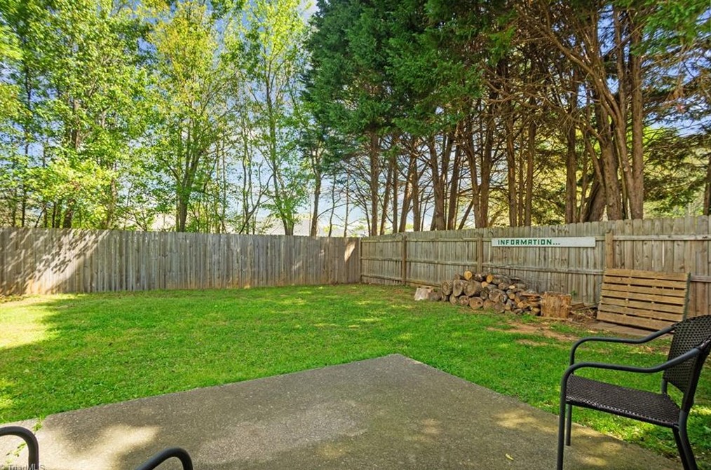 118 Cambridge Square Ln, Kernersville NC  27284-2312 exterior