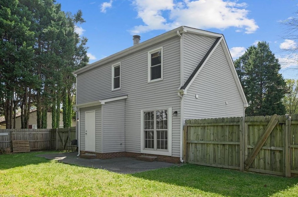 118 Cambridge Square Ln, Kernersville NC  27284-2312 exterior