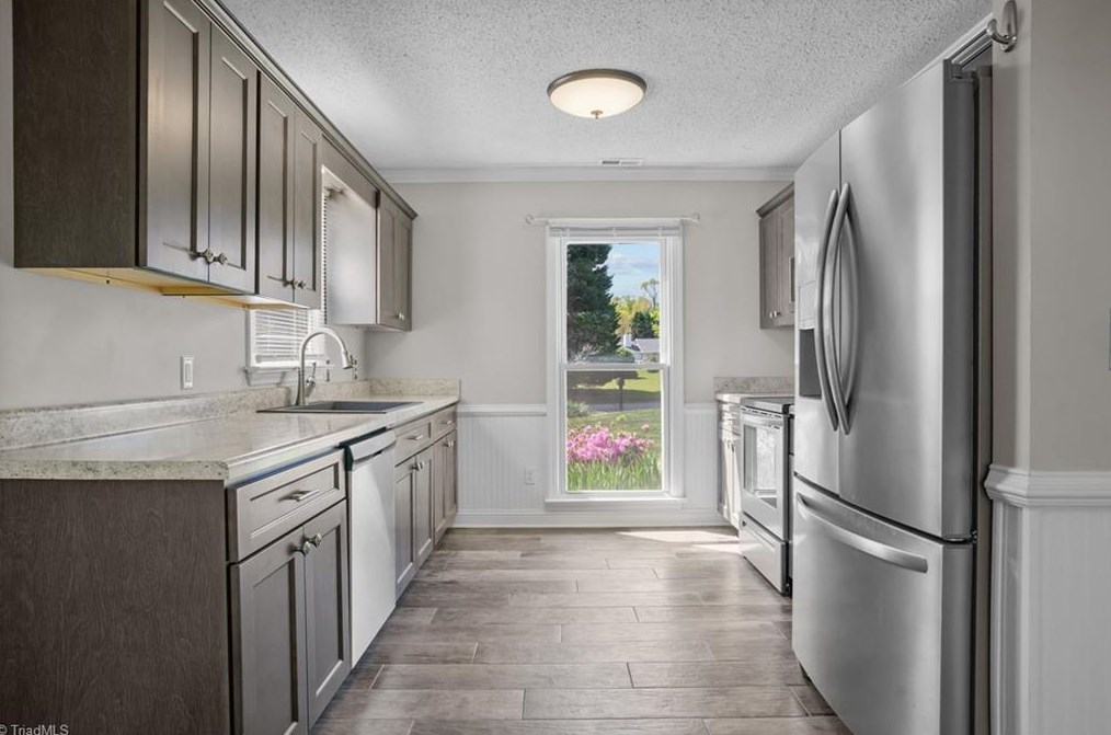 118 Cambridge Square Ln, Kernersville NC  27284-2312 exterior