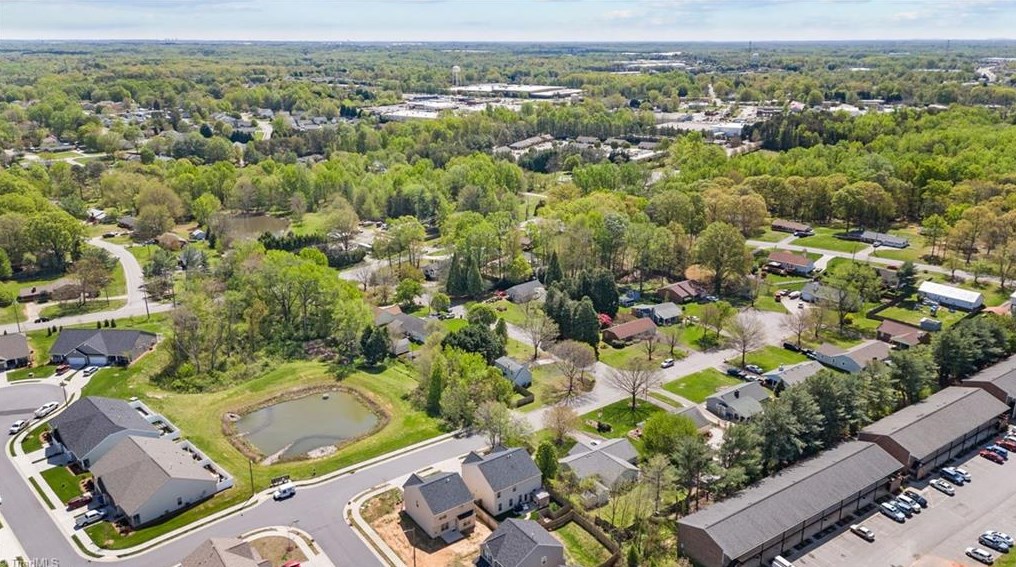 118 Cambridge Square Ln, Kernersville NC  27284-2312 exterior