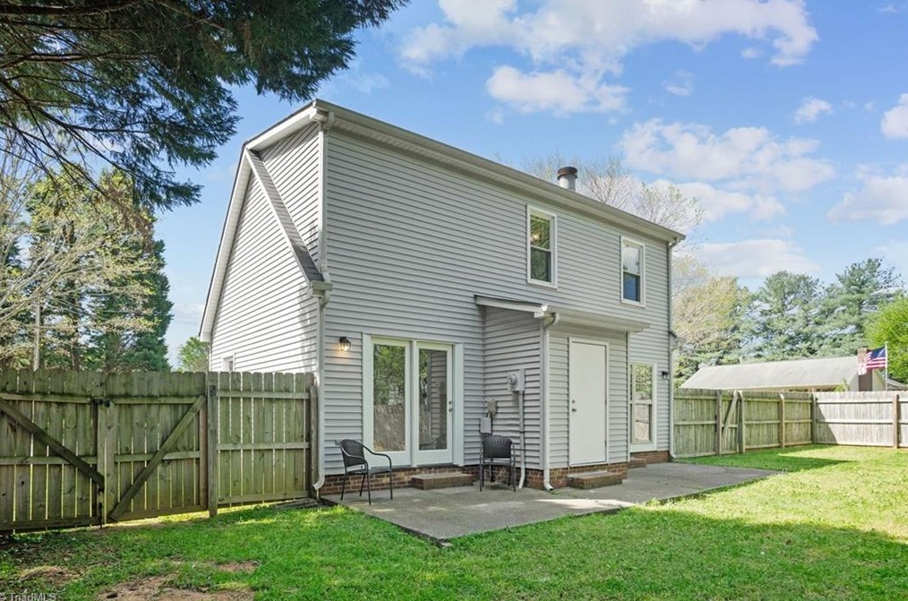 118 Cambridge Square Ln, Kernersville NC  27284-2312 exterior