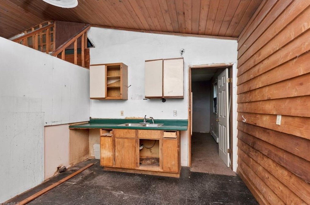 4608 Old Randleman Rd, Greensboro NC 27406-9235 exterior