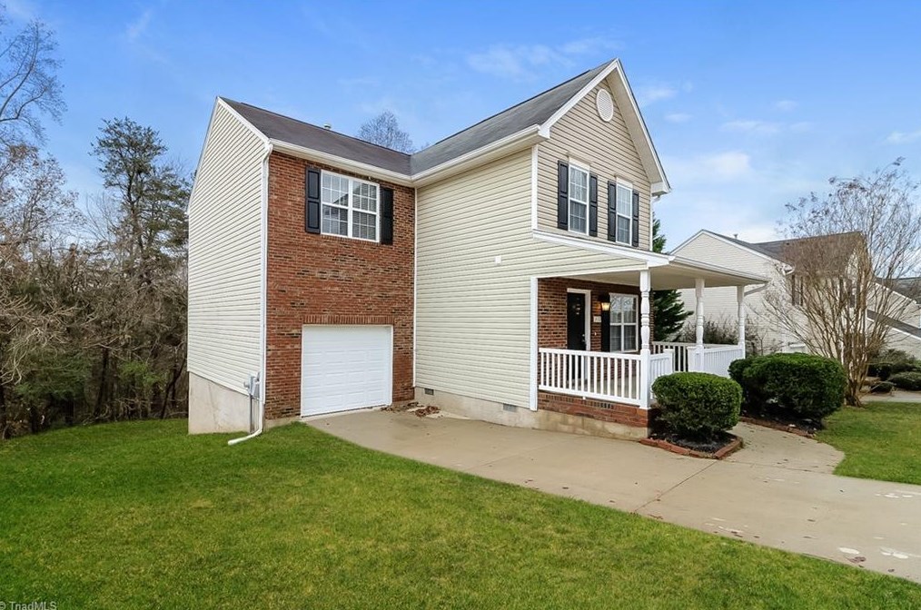 310 Creekview Dr, Kernersville NC  27284-6832 exterior