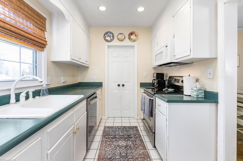 1704 Colonial Ave, Greensboro NC 27408-4205 exterior