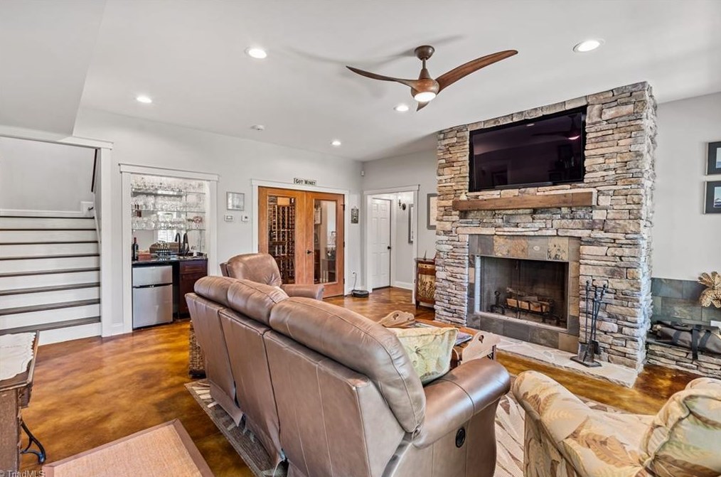 267 Devotion Farm Way, Thurmond NC 28683-8149 exterior