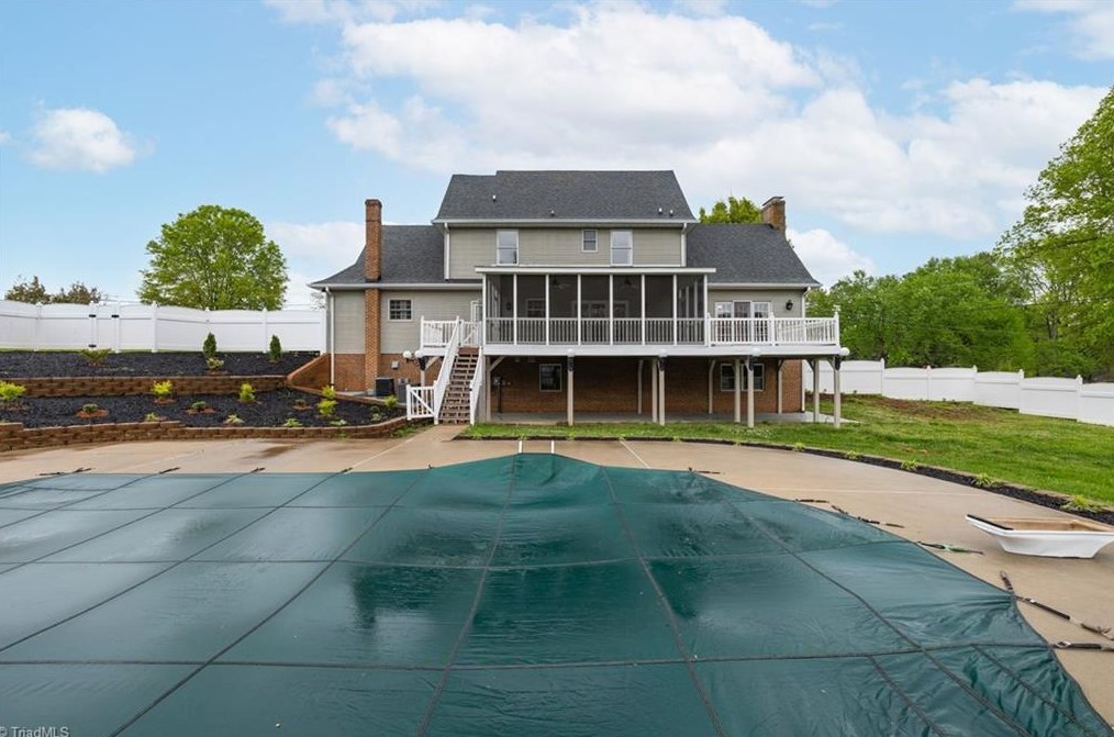 194 Old Farm Rd, Thomasville NC  27360-9423 exterior