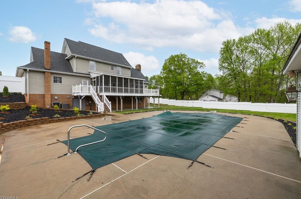 194 Old Farm Rd, Thomasville NC  27360-9423 exterior