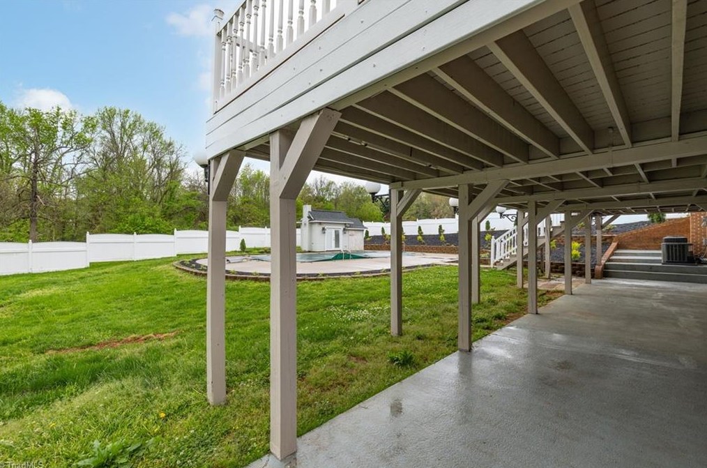 194 Old Farm Rd, Thomasville NC  27360-9423 exterior