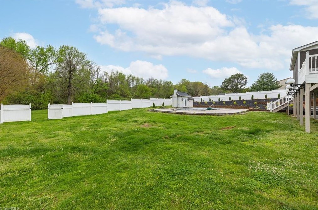 194 Old Farm Rd, Thomasville NC  27360-9423 exterior