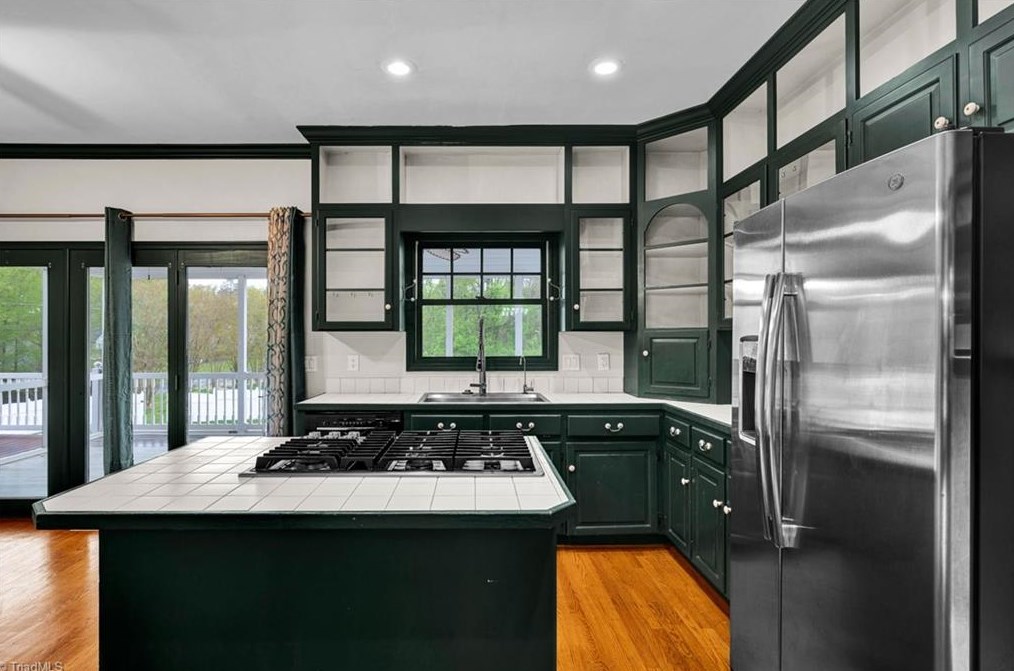 194 Old Farm Rd, Thomasville NC  27360-9423 exterior