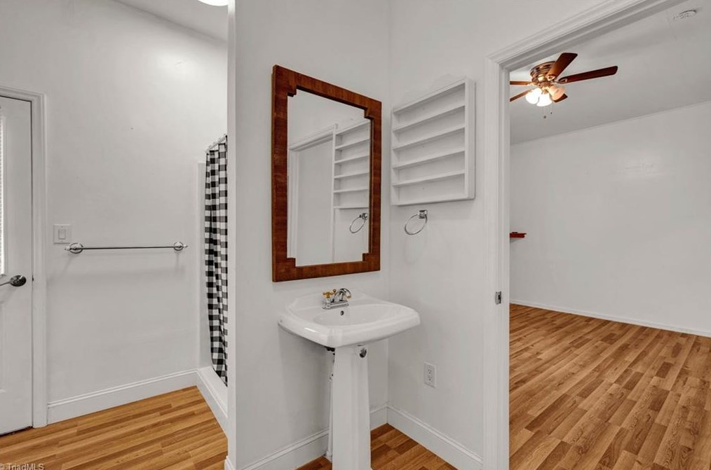 194 Old Farm Rd, Thomasville NC  27360-9423 exterior