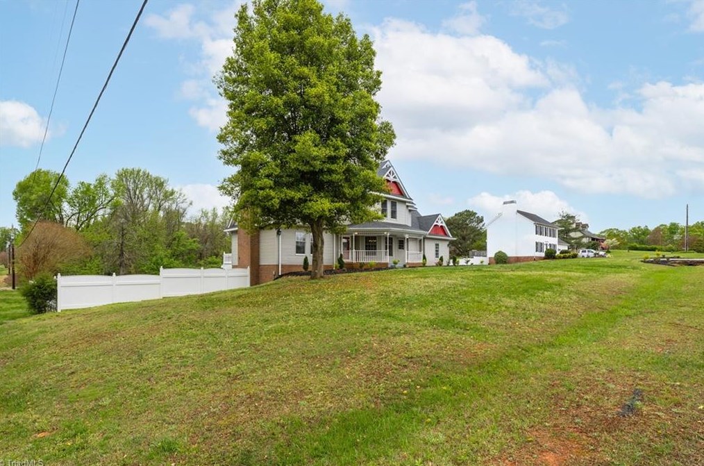 194 Old Farm Rd, Thomasville NC  27360-9423 exterior