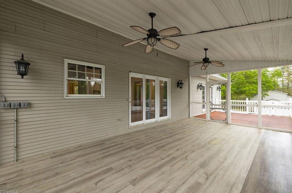 194 Old Farm Rd, Thomasville NC  27360-9423 exterior