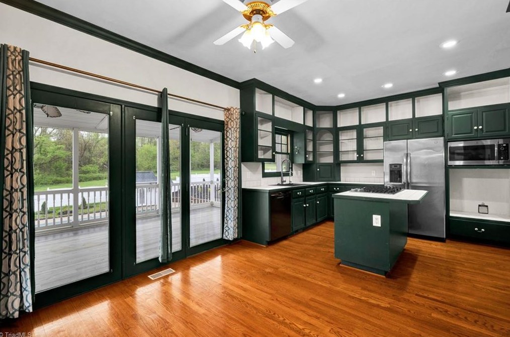 194 Old Farm Rd, Thomasville NC  27360-9423 exterior