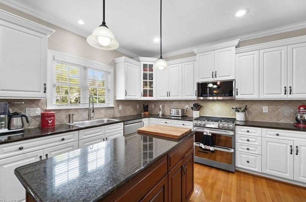 5810 Kacey Meadows Dr, Greensboro NC  27410-2534 exterior